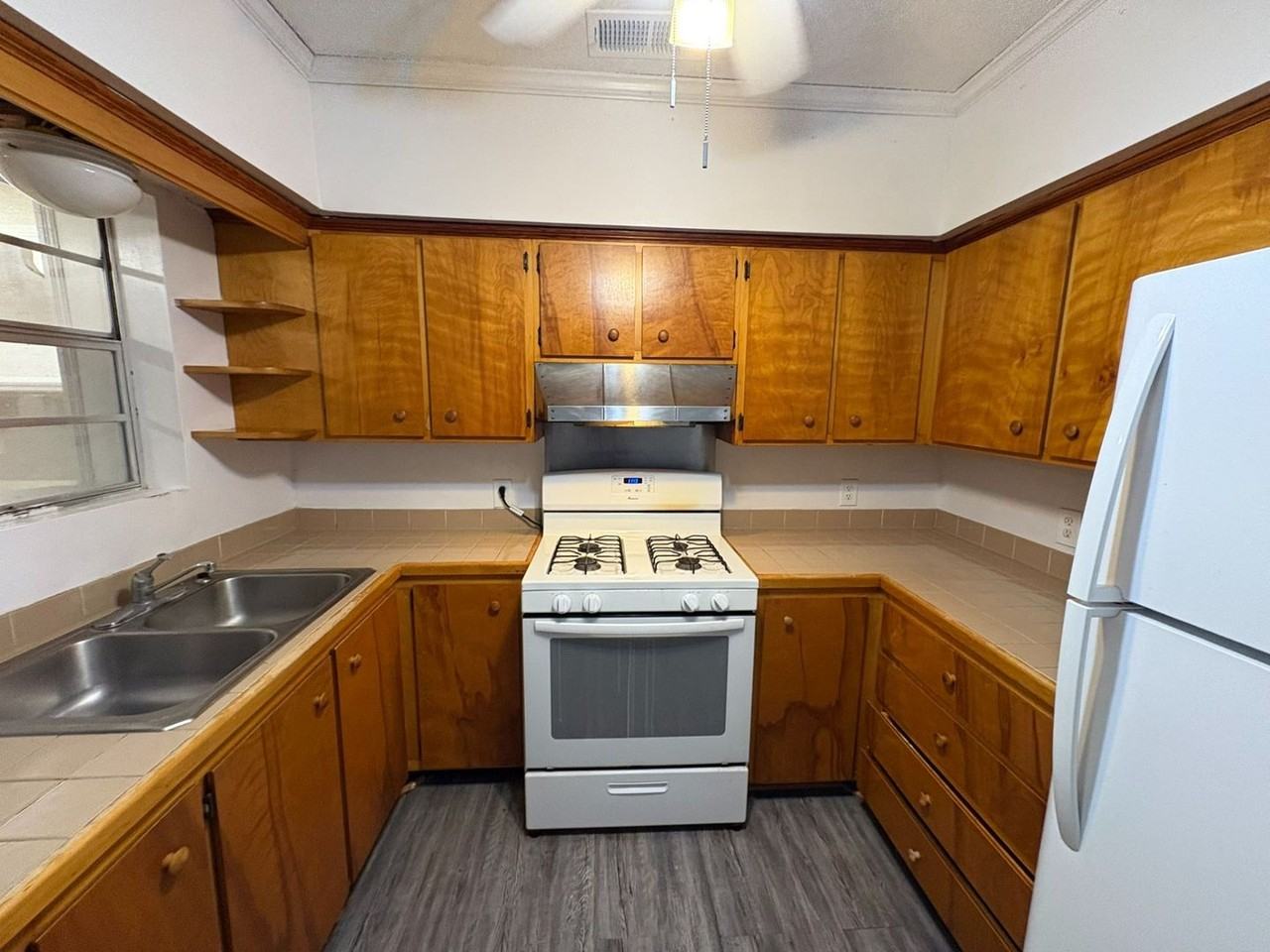 1108 E 58th St - Photo 2 of 8