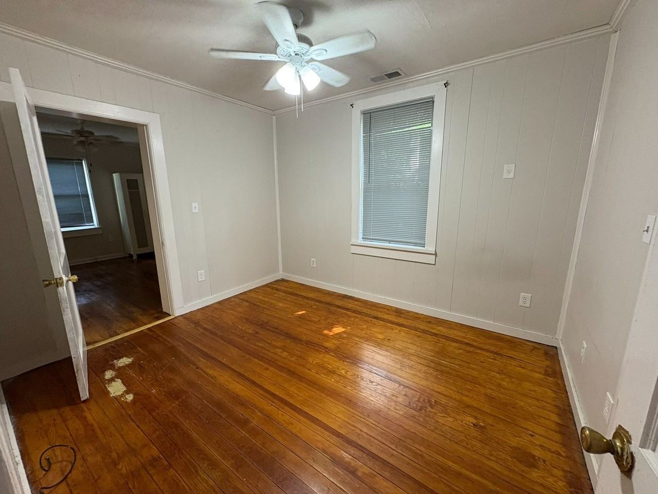 1108 E 58th St - Photo 6 of 8