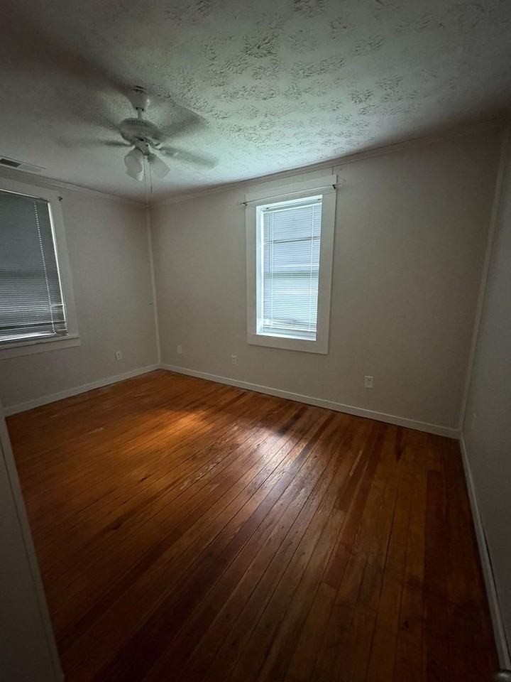 1108 E 58th St - Photo 7 of 8