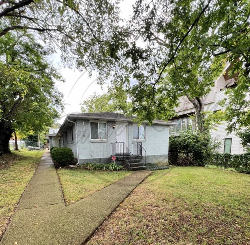 1019 Summit Ave - Photo 2 of 20