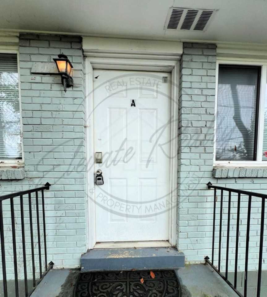 1019 Summit Ave - Photo 3 of 20