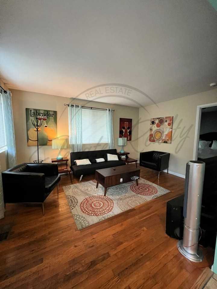 1019 Summit Ave - Photo 6 of 20