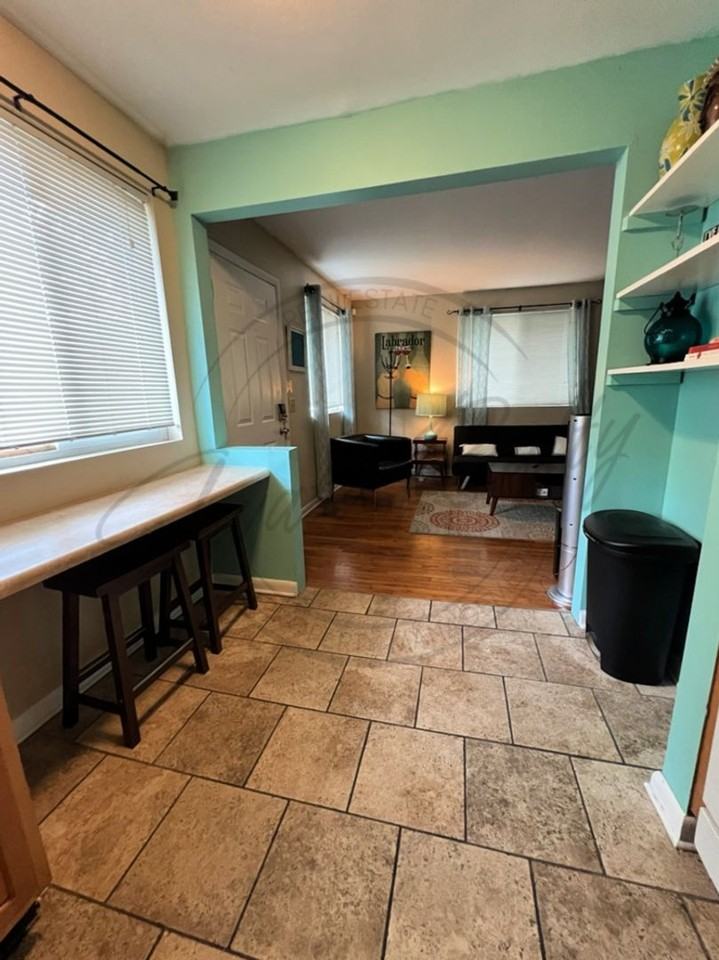 1019 Summit Ave - Photo 7 of 20