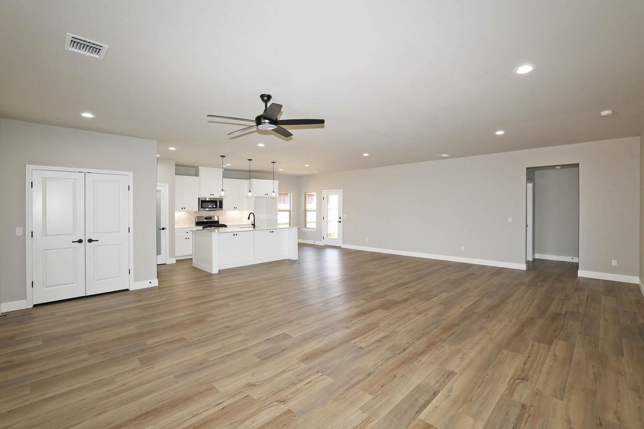 4707 Scotty Drive - Photo 3 of 26