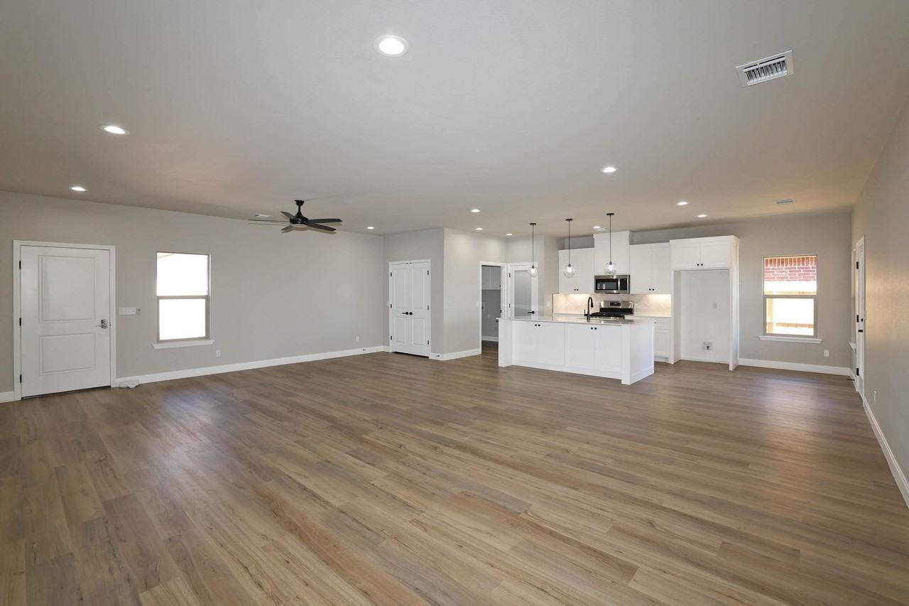 4707 Scotty Drive - Photo 4 of 26