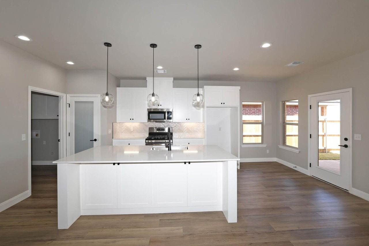 4707 Scotty Drive - Photo 7 of 26