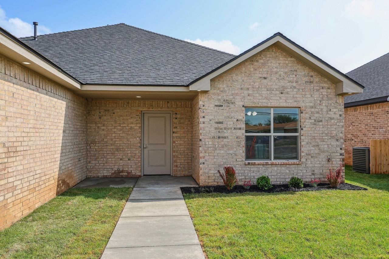 4709 Scotty Dr - Photo 2 of 32