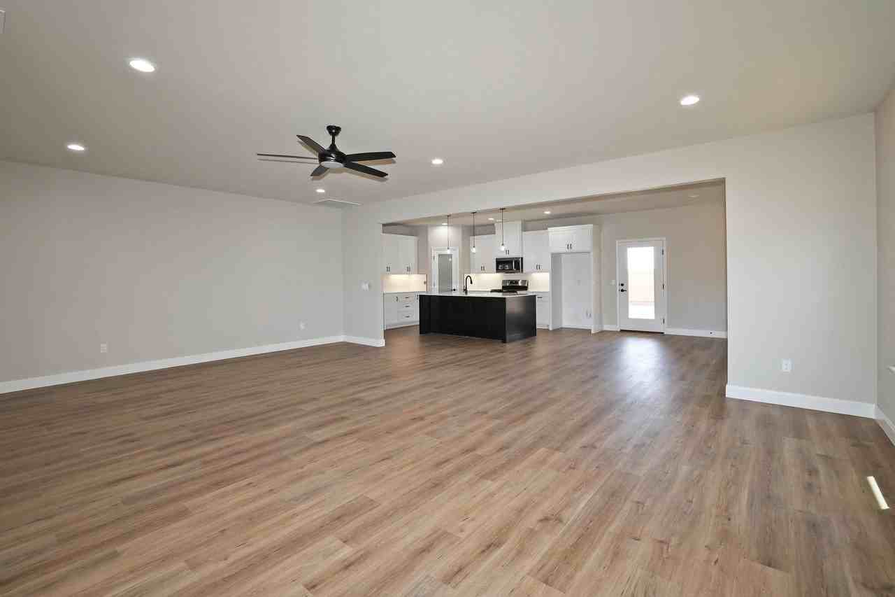 4715 Scotty Dr - Photo 3 of 24