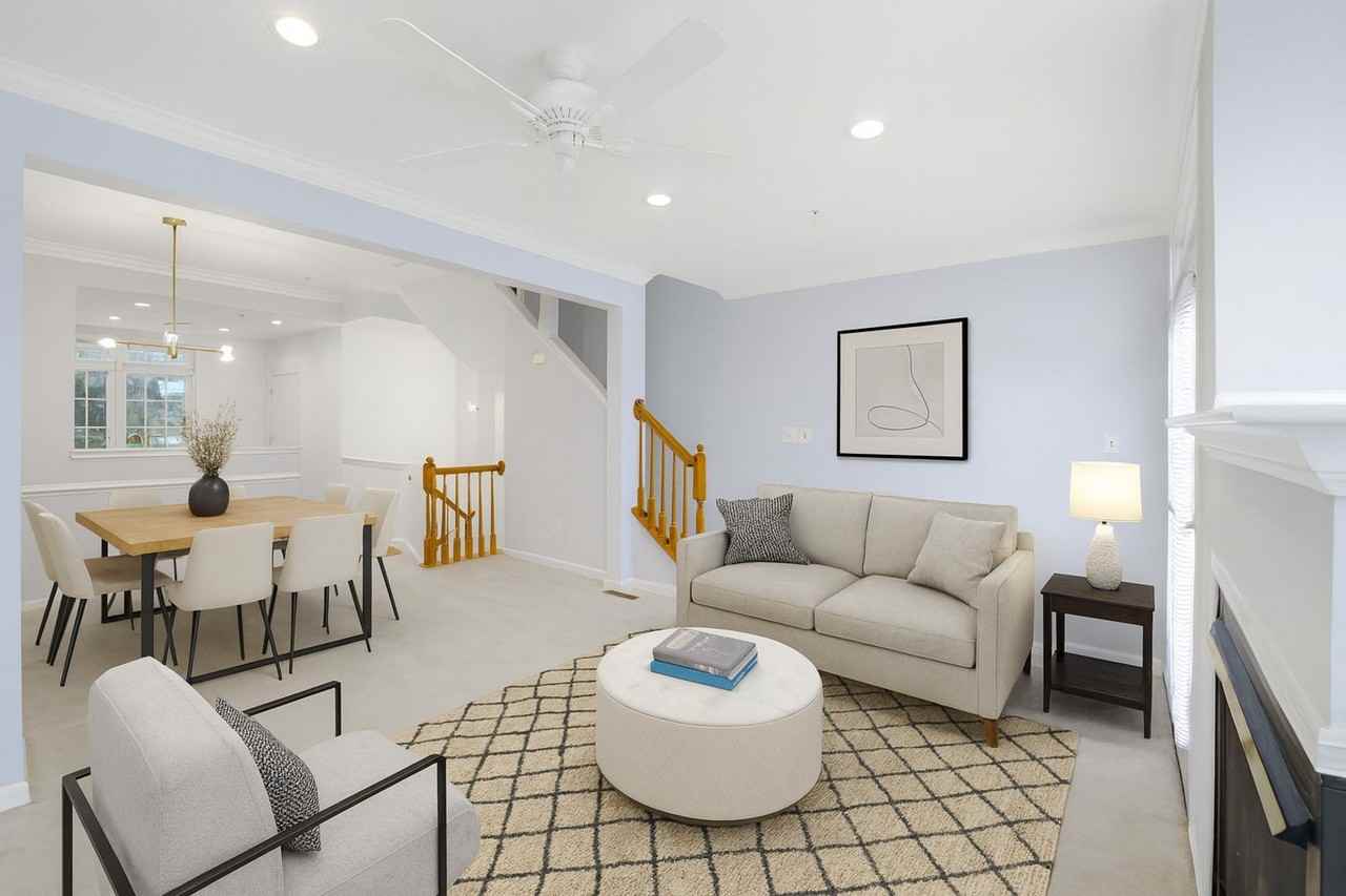 2737 Manhattan Pl - Photo 3 of 31