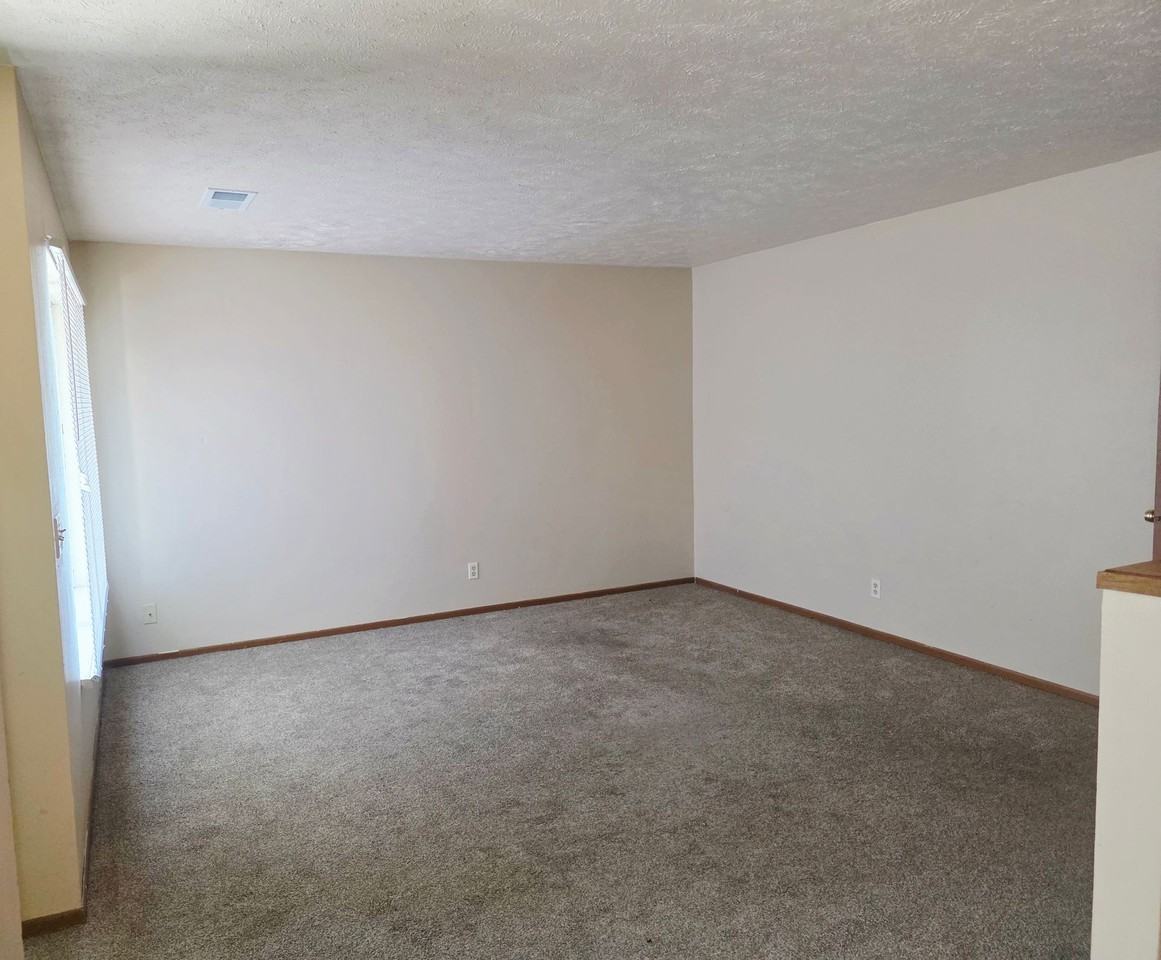 4873 Marshall Dr - Photo 3 of 10