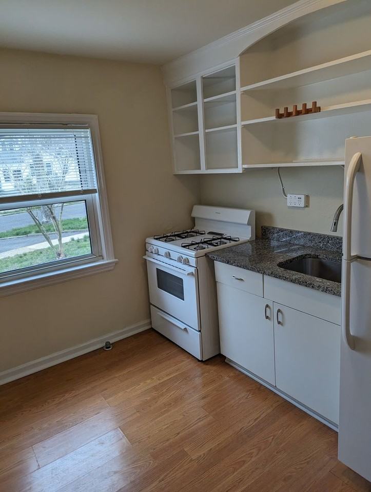 212 Manheim Ave - Photo 2 of 16