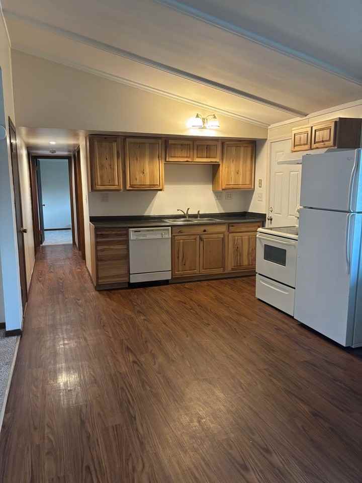 4037 Fahrenkamp Ave - Photo 3 of 16