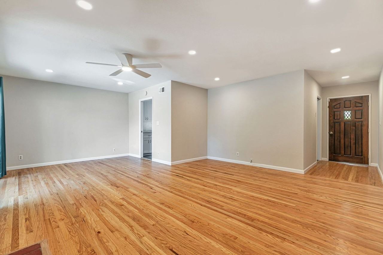 1538 Stockbridge Dr - Photo 2 of 16