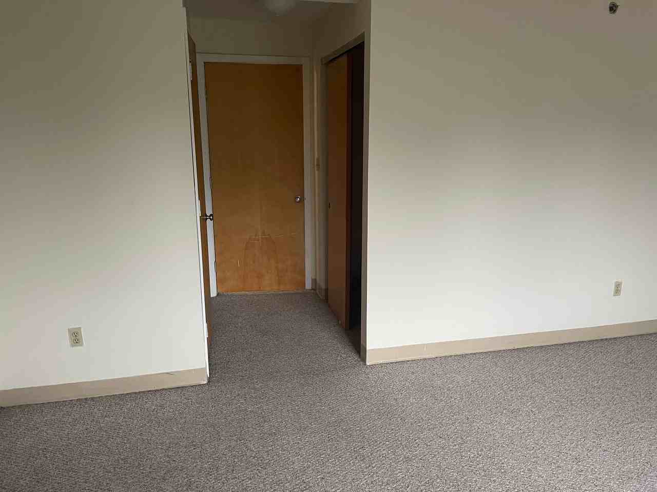 152 N Beacon St - Photo 4 of 16