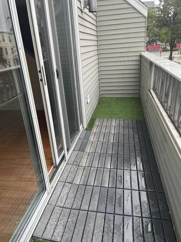 152 N Beacon St - Photo 5 of 16