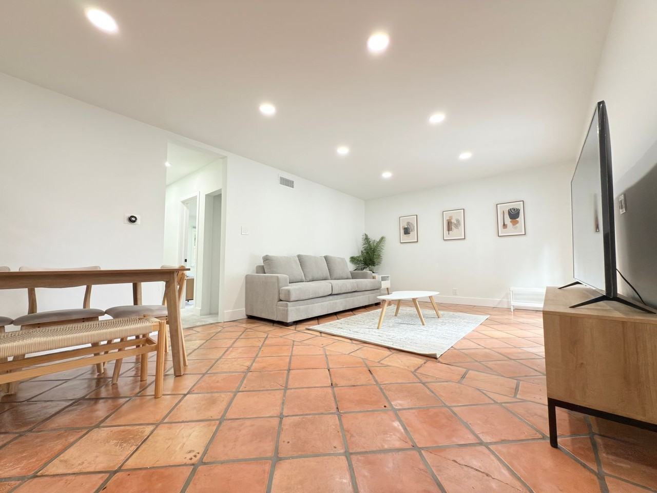 9501 Clybourn Ave - Photo 7 of 50