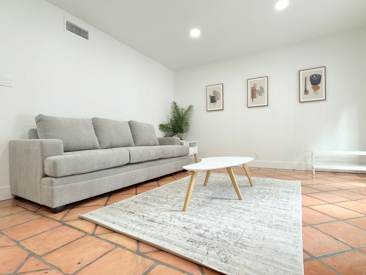 9501 Clybourn Ave - Photo 7 of 50