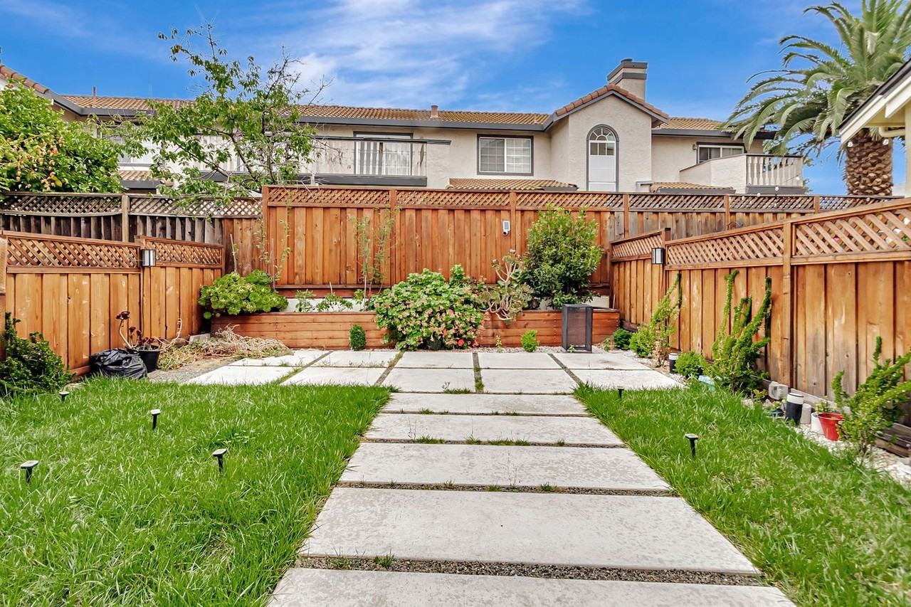 1032 Skybo Ct - Photo 5 of 44