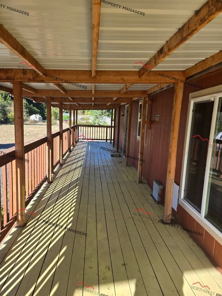 496 Avery Rd W - Photo 3 of 19