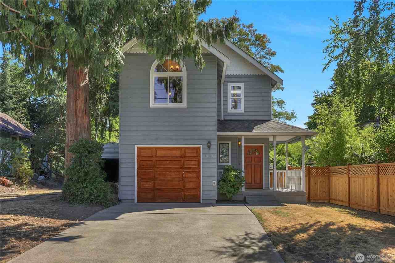 5122 26th Ave Ne - Photo 2 of 21