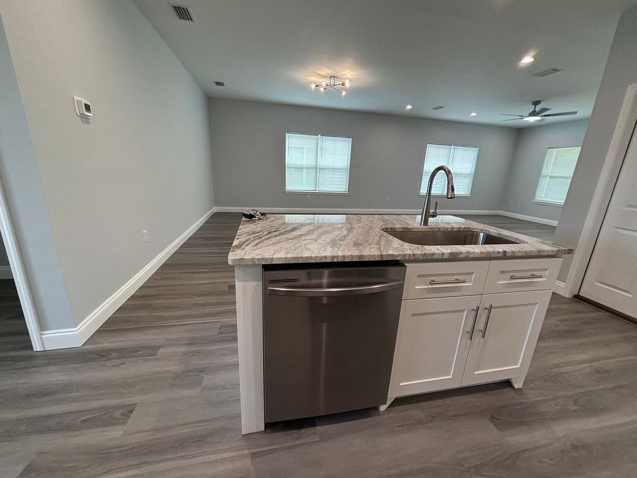 2940 Hall Ave - Photo 6 of 22