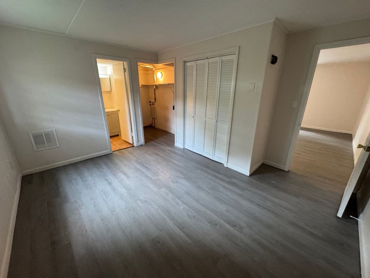 155 S Magnolia St - Photo 4 of 7