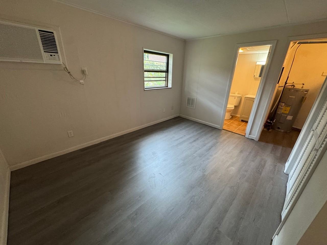 155 S Magnolia St - Photo 5 of 7