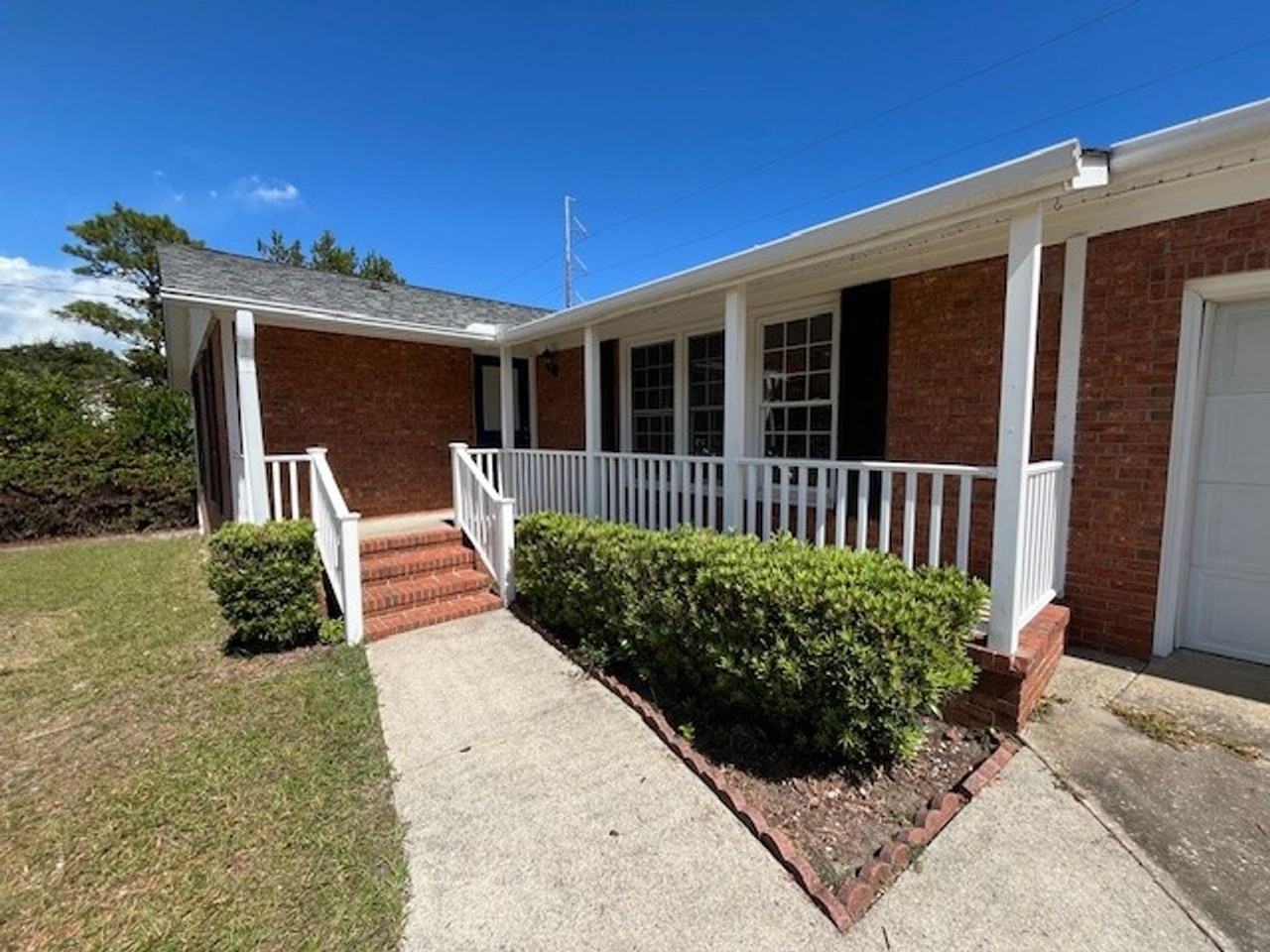 421 Robert E Lee Dr - Photo 3 of 28