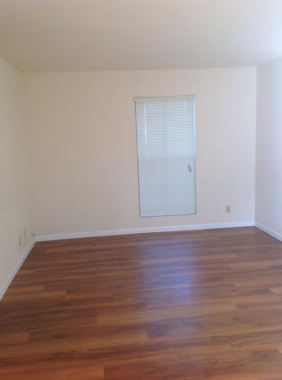 1187 Grove Ave - Photo 6 of 10