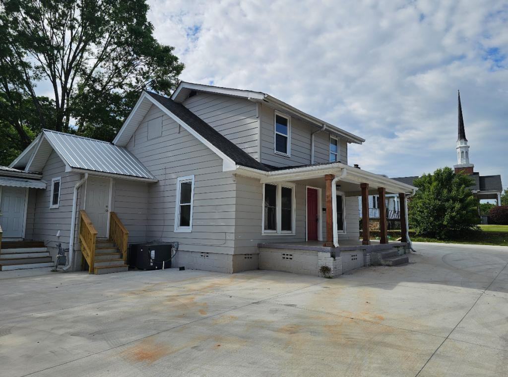 504 S Main St - Photo 2 of 15