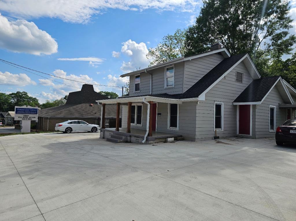 504 S Main St - Photo 3 of 15