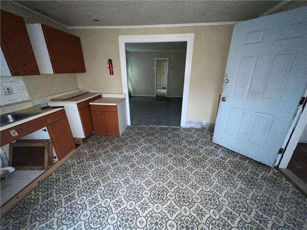 10 Locust St - Photo 5 of 9