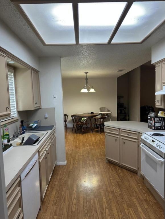 3513 103rd St - Photo 3 of 8