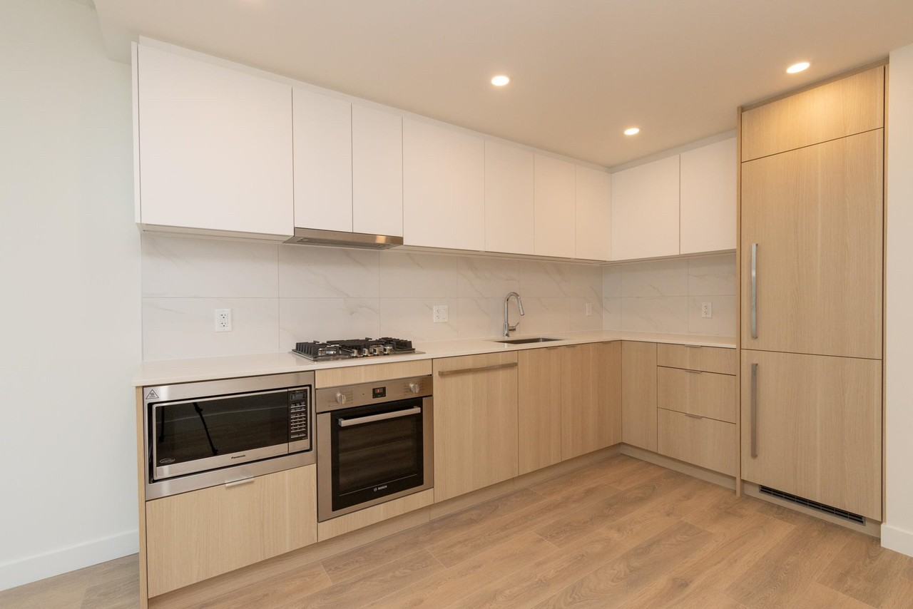 318 Alderson Avenue - Photo 3 of 11