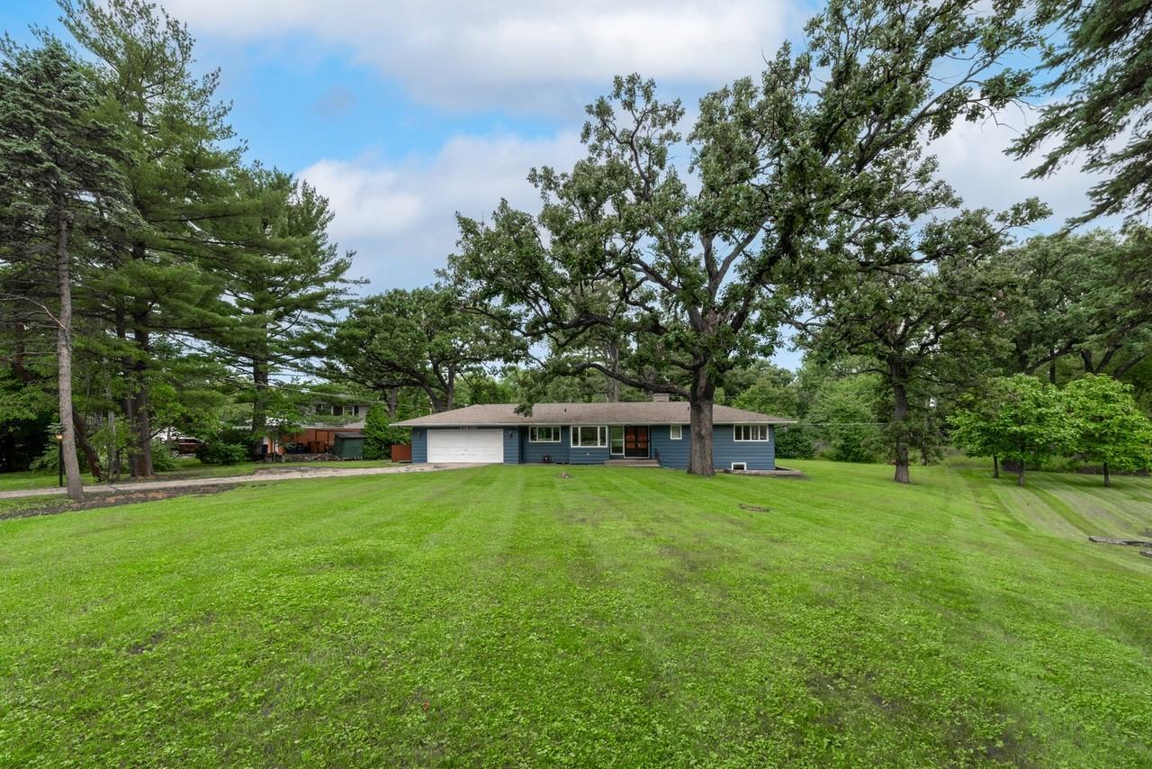 24W360 Hemlock Ln - Photo 2 of 37