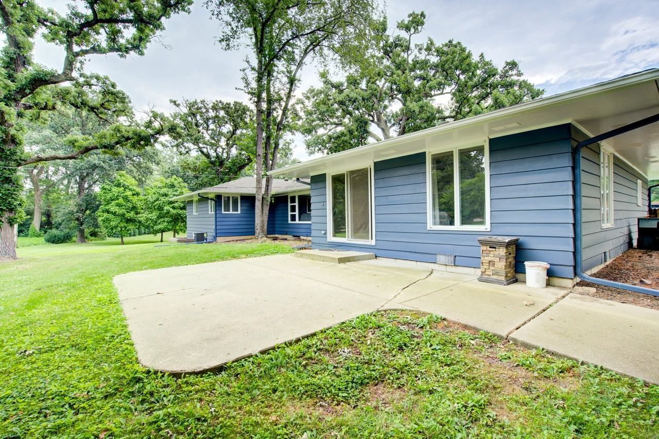 24W360 Hemlock Ln - Photo 3 of 37