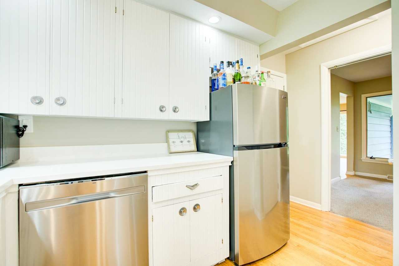 24W360 Hemlock Ln - Photo 6 of 37