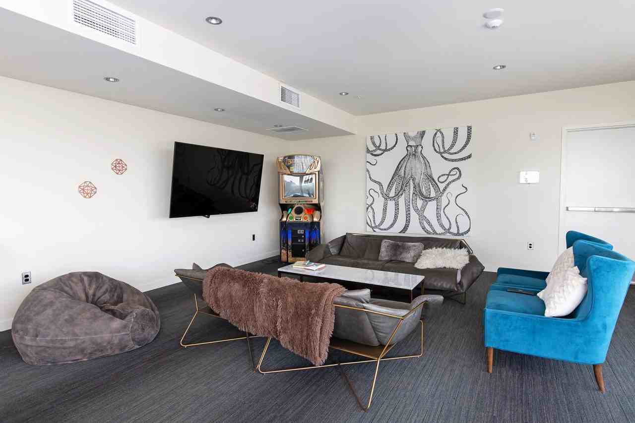 Reverb - Photo 3 of 20