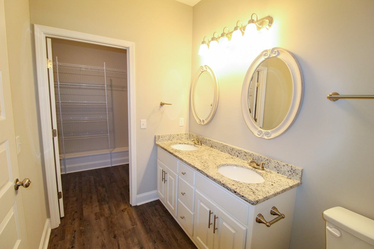 33 Grove Cir - Photo 7 of 23