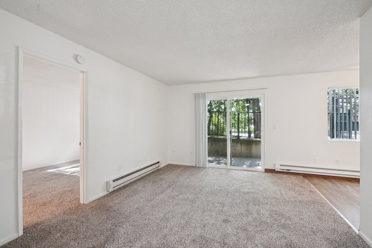 Georgetown Manor Apartments - Photo 5 of 39