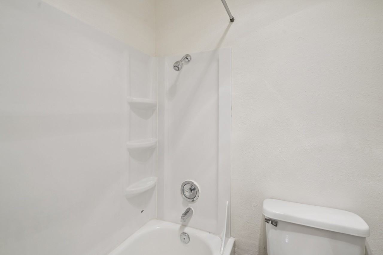 Georgetown Manor Apartments - Photo 7 of 37