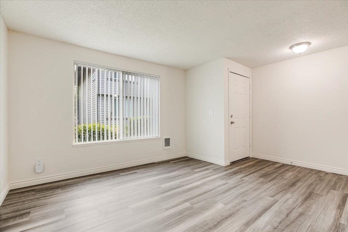 Heritage Crossing Townhome Apartments - Photo 3 of 12