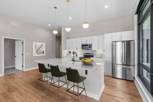 featured image of 200 University Ave Se