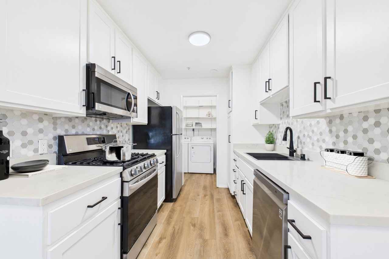 Alur Apartments - Photo 7 of 33