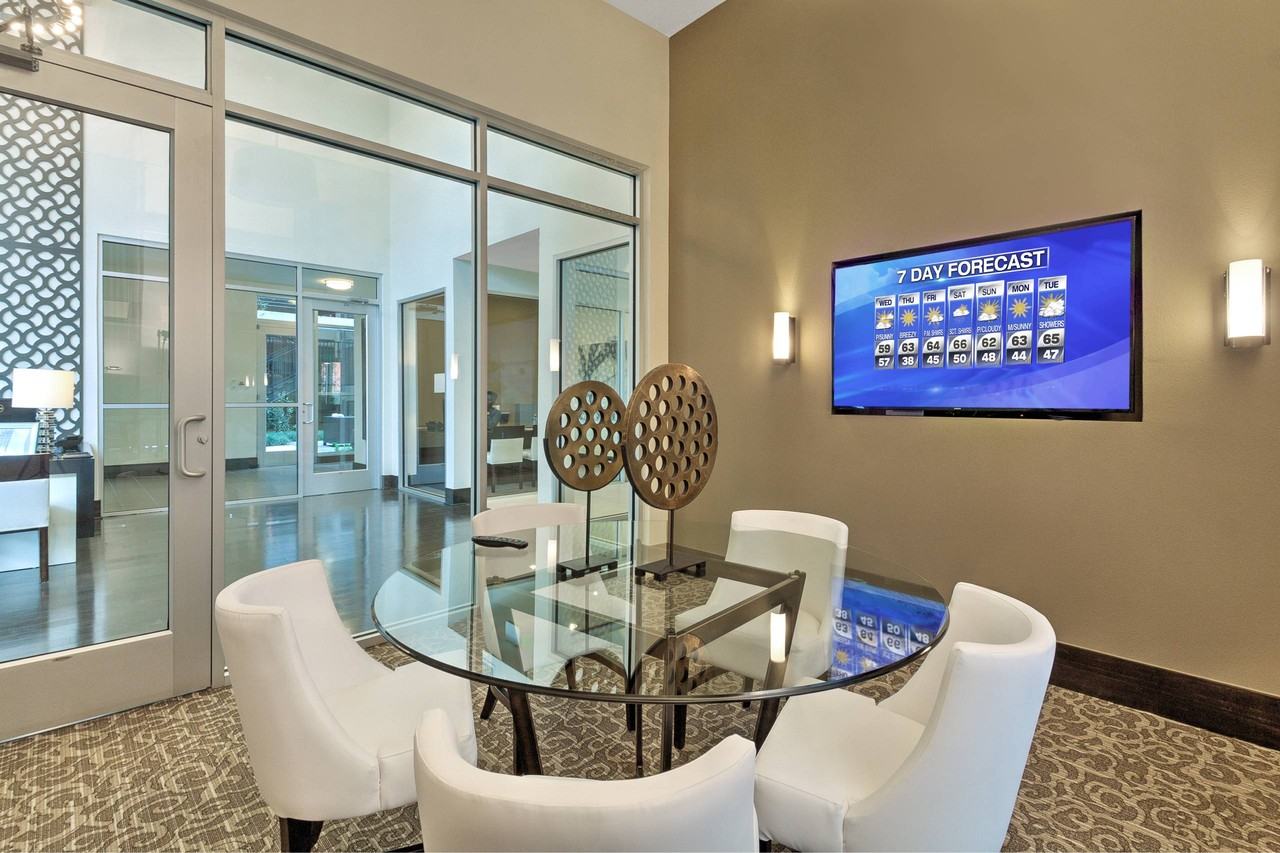 Circuit - Photo 7 of 14