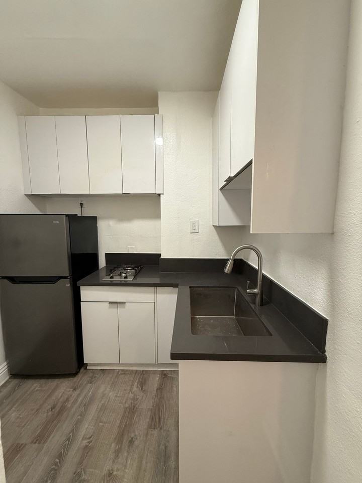 Welcome to 1443 Bonnie Brae Apartments – Classic Style Meets Modern Convenience! - Photo 2 of 36