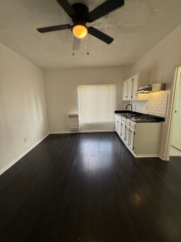 Welcome to 1443 Bonnie Brae Apartments – Classic Style Meets Modern Convenience! - Photo 5 of 36