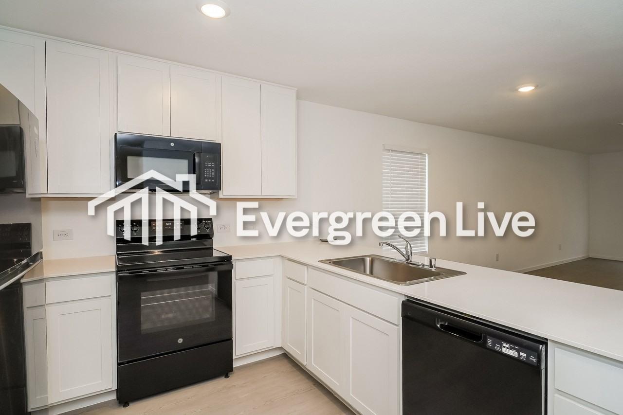 1132 Tufted Dr - Photo 3 of 16