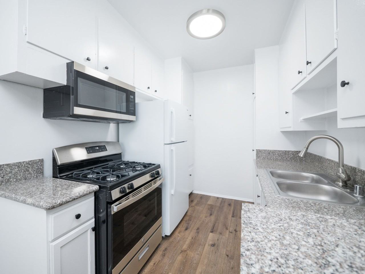 5715 Vineland Ave - Photo 7 of 13