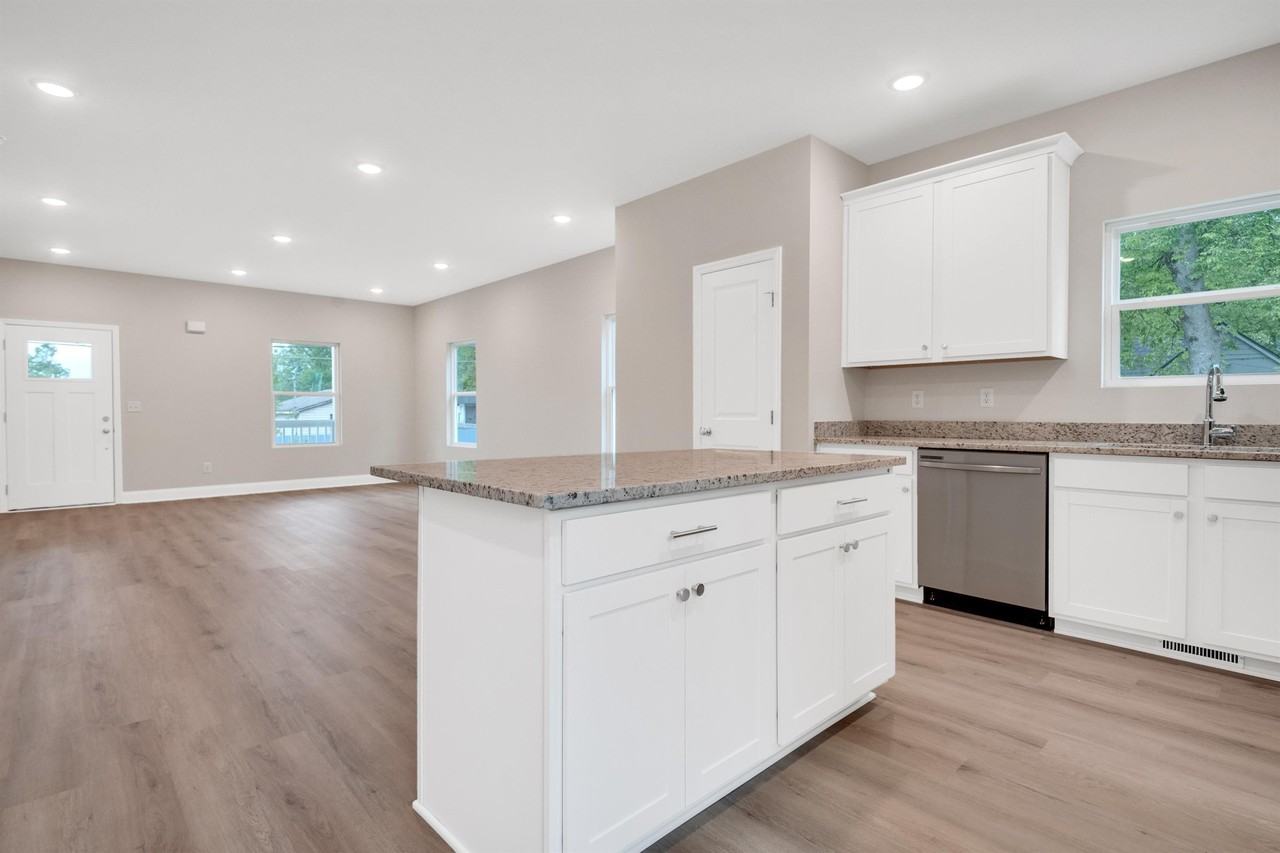 1922 S Watkins St - Photo 2 of 13